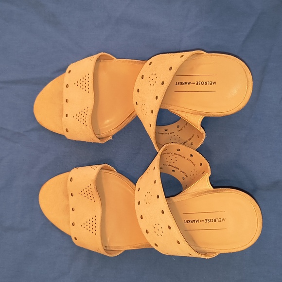 Melrose and Market Sandal Suede Tan Block Heel 3 3/4" - Picture 4 of 9